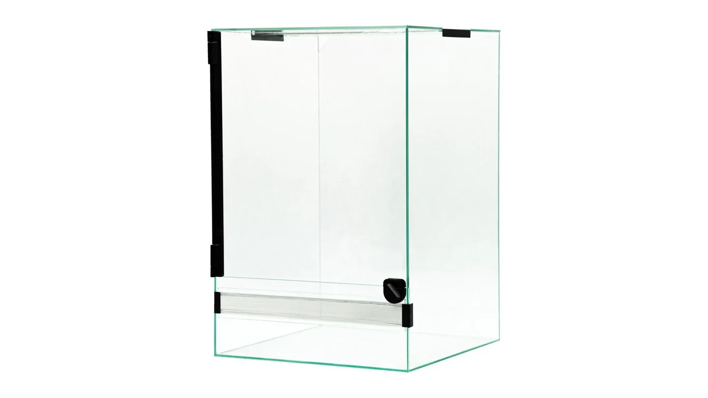 Puste terrarium z drzwiami na zawiasach